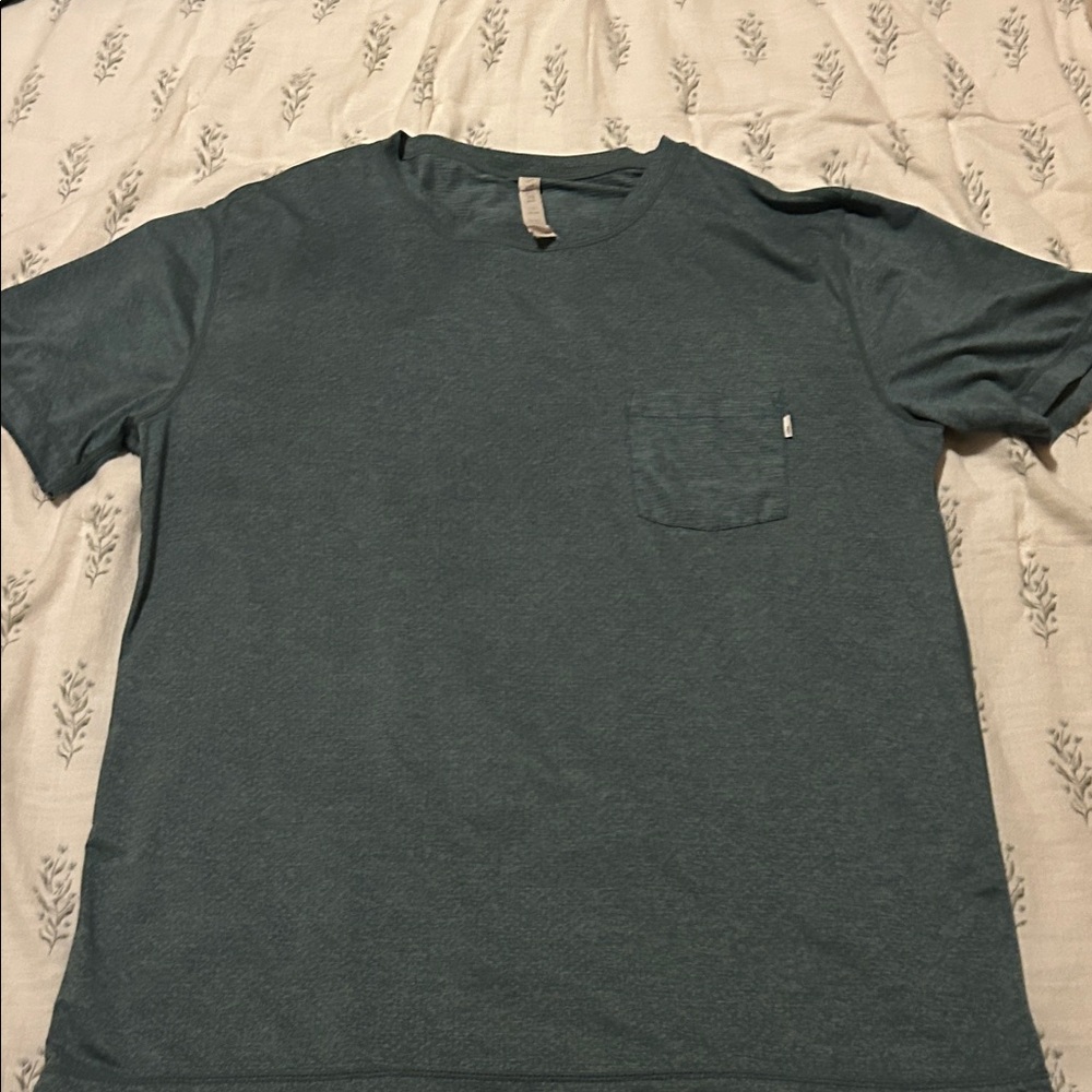 Vuori Men's Short Sleeve Pocket Tee in Teal Green